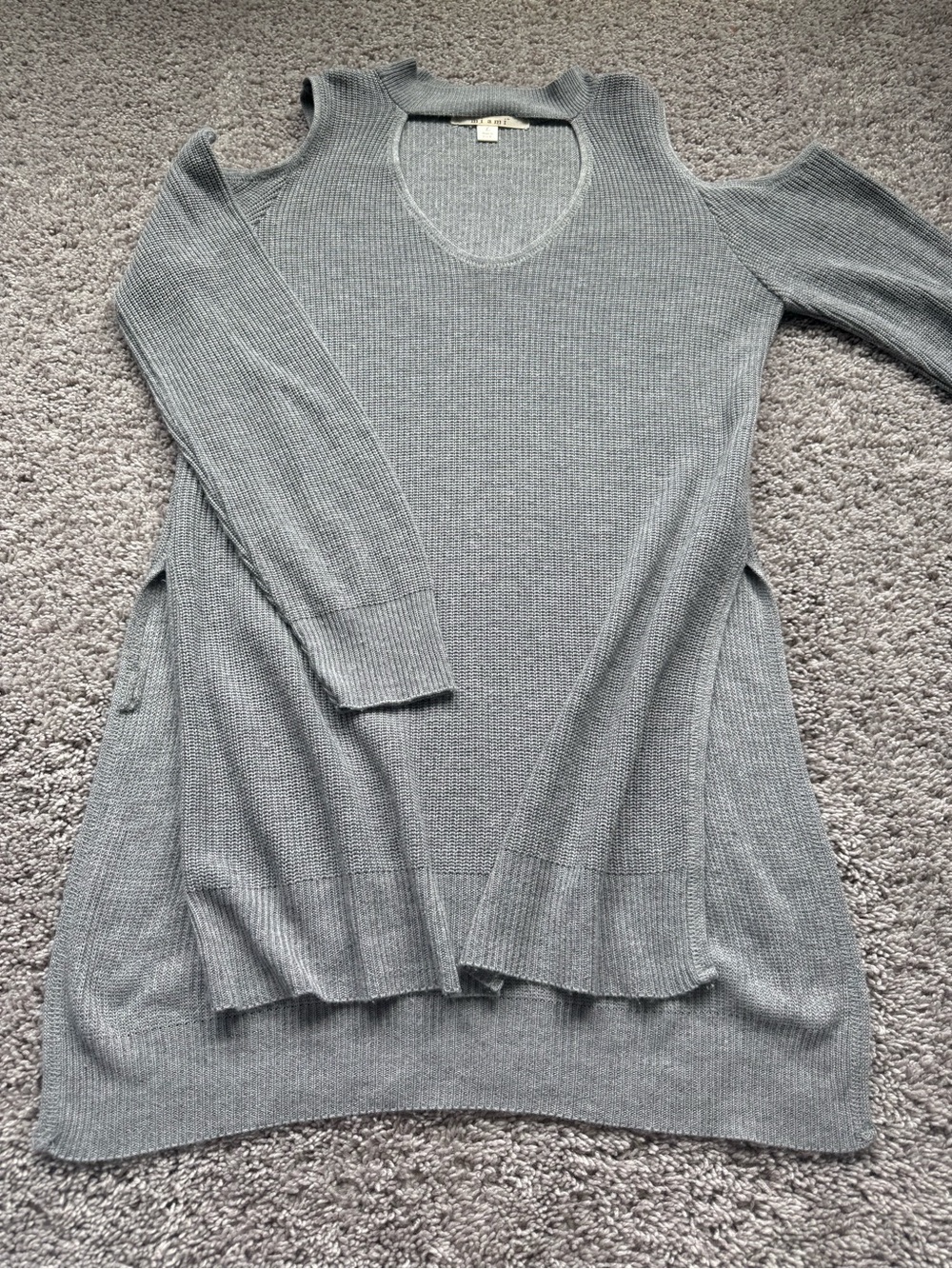 Cold-Shoulder Ribbed Knit Sweater - Picture 4 of 5